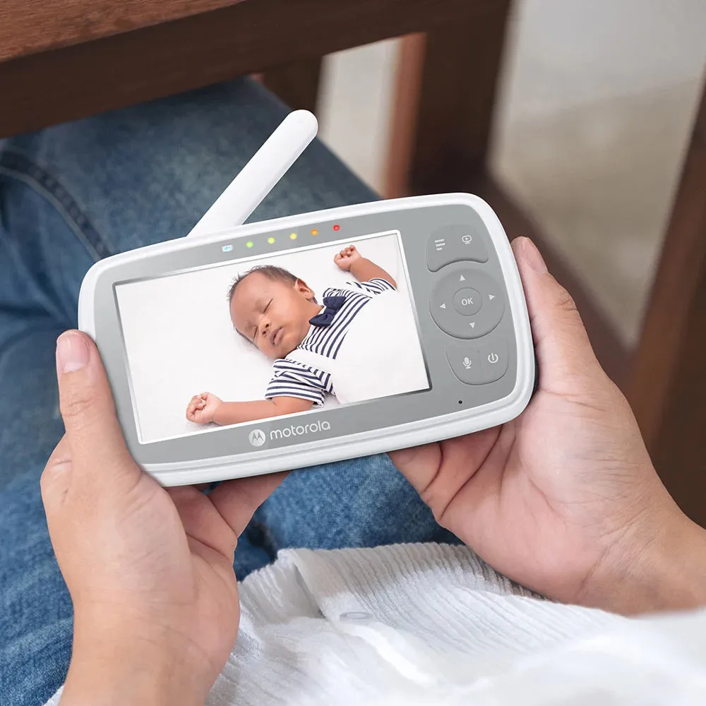 Motorola Connect 4.3" Wifi Baby Video Monitor   Bonus Mobi 2in1 Thermometer